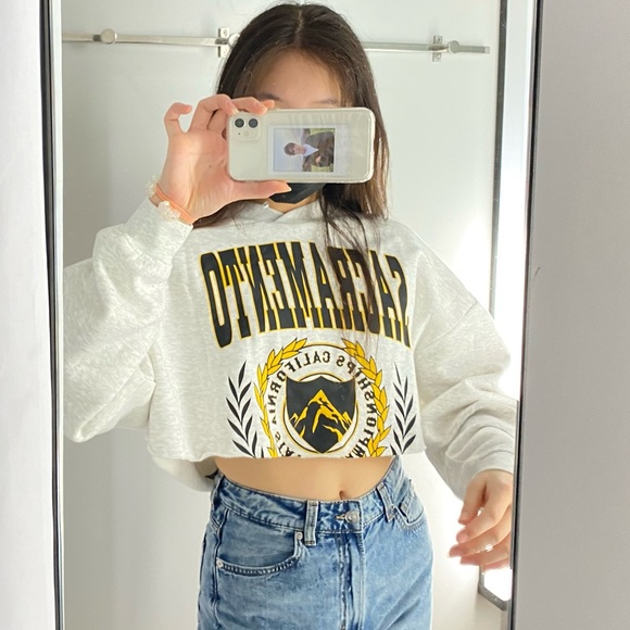 The cropped sweatshirt - Picture 2 of 4